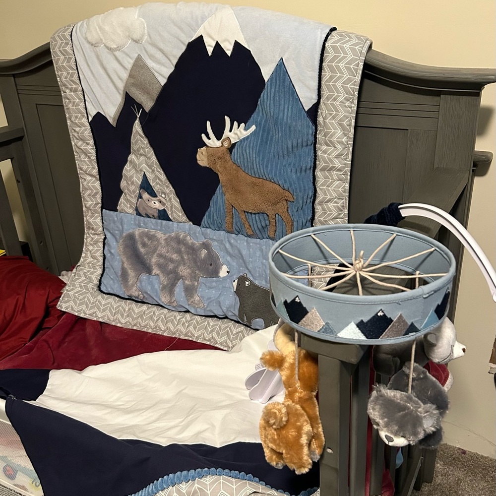 Crib comforter,mattress ruffle, mobile